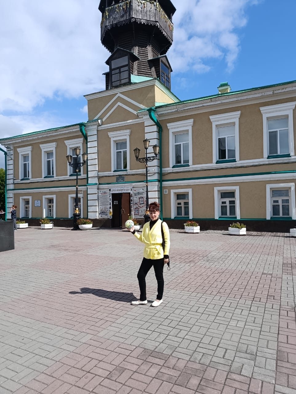 Ольга Конькова — НейроАтом у музея, Томск