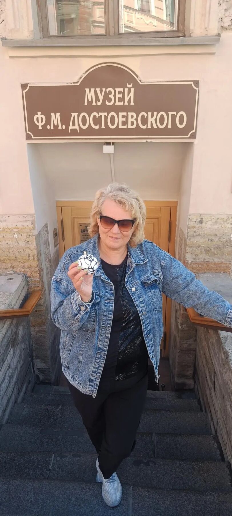 Анна Минаева (Эрнст) — НейроАтом у музея, Санкт-Петербург