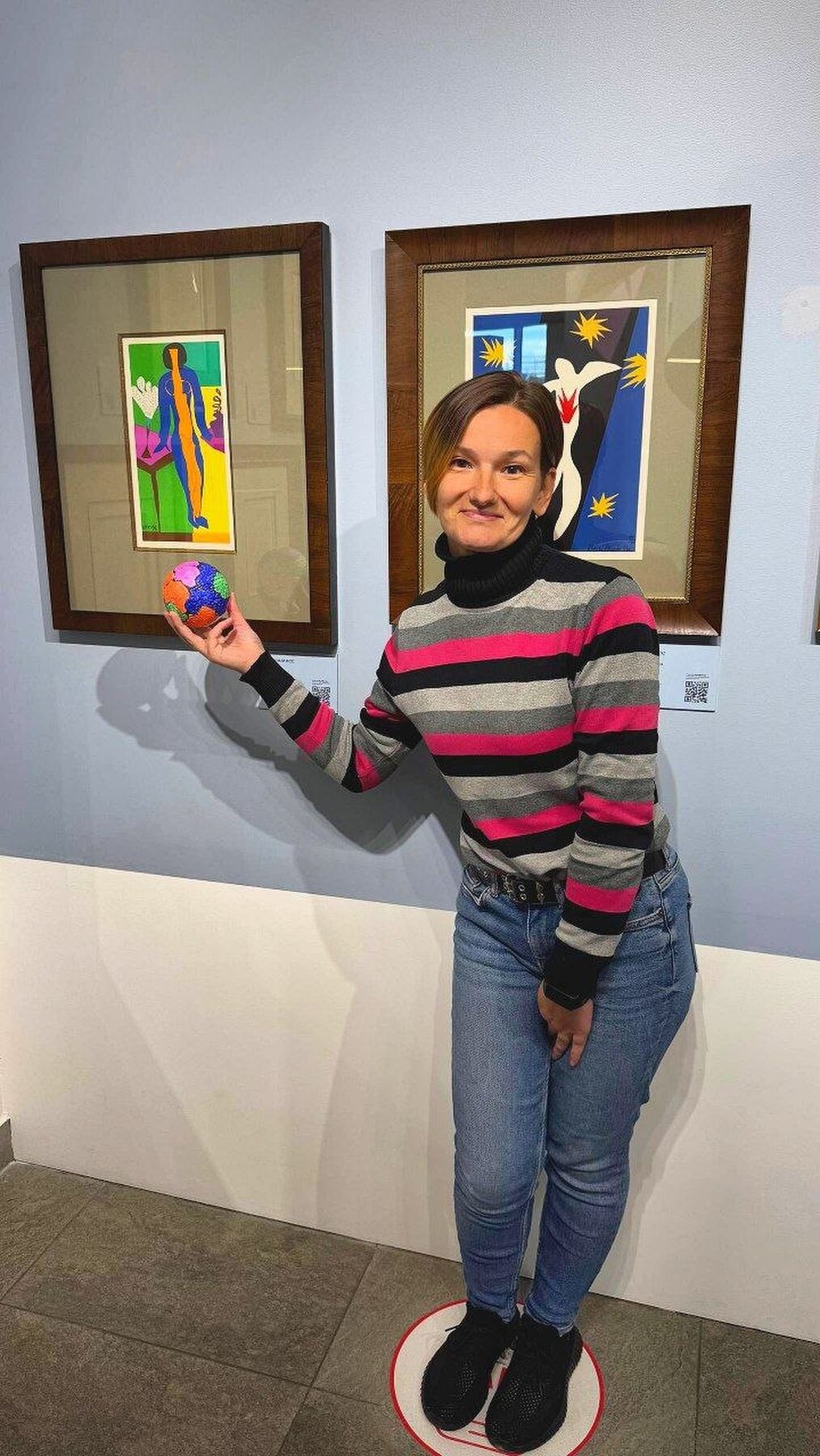 Елена Жукова — НейроАтом у музея, Россия, г. Москва