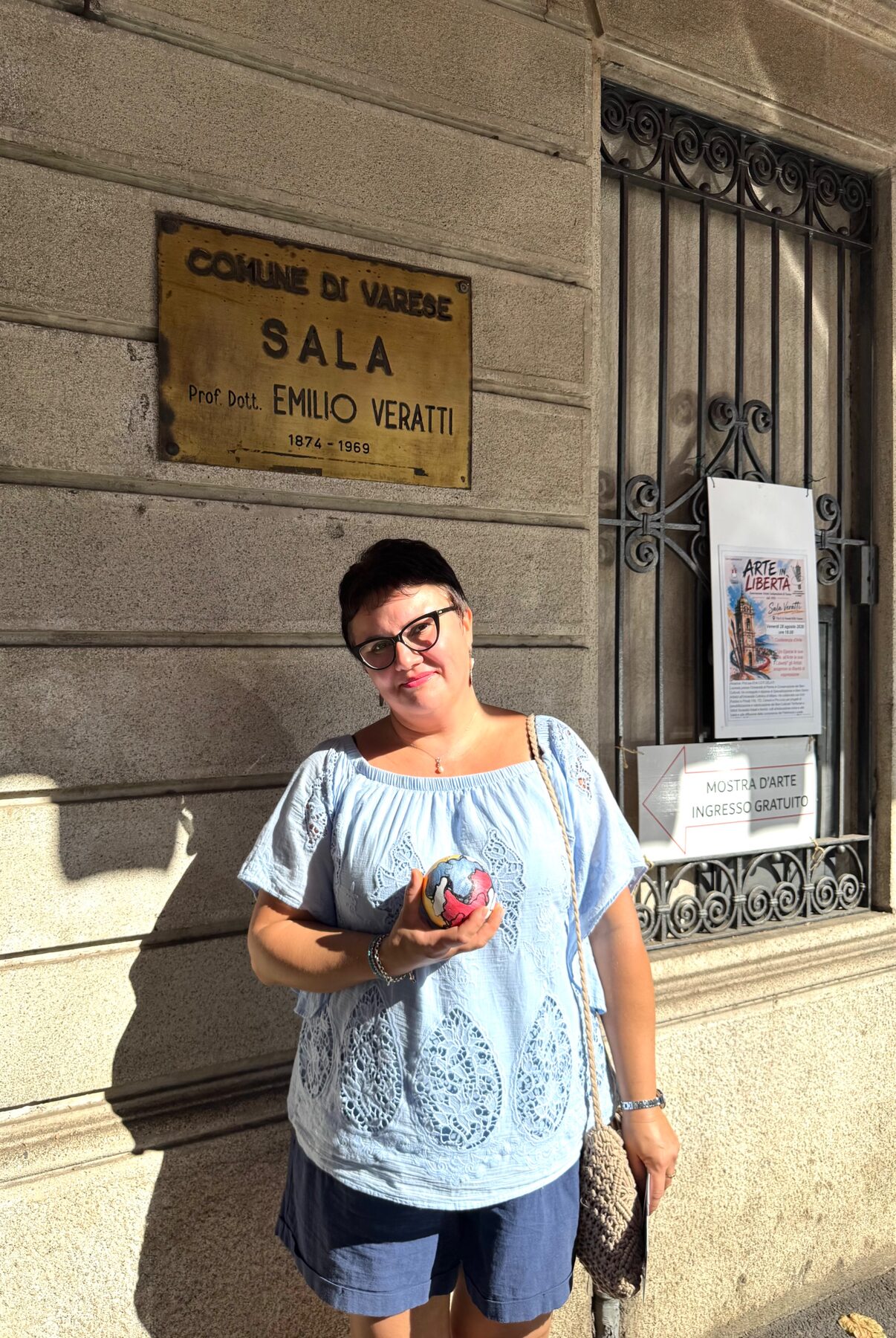 Elena Talmeneva — НейроАтом у музея, Italia, Varese