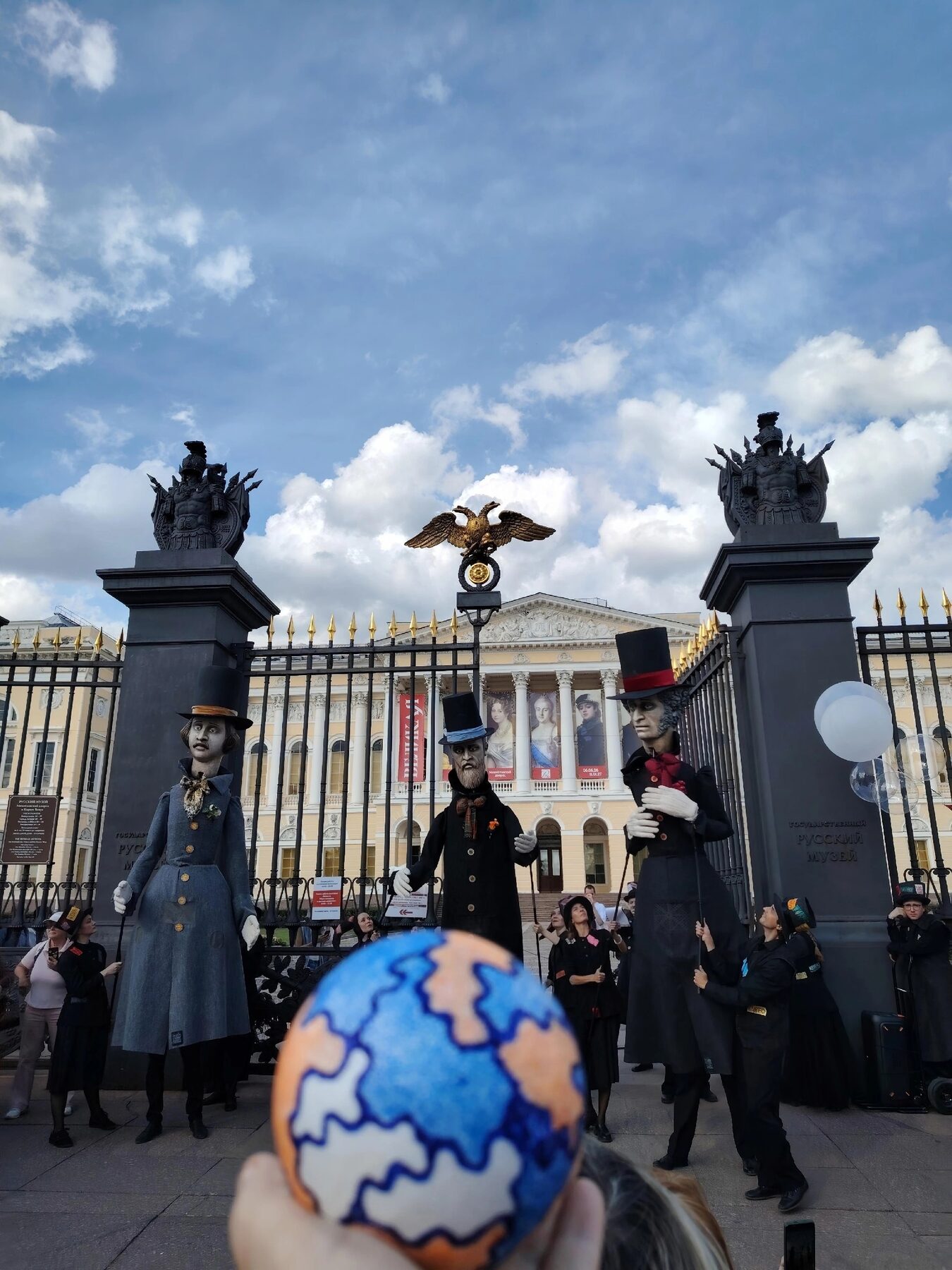 Виктория Авраменко — НейроАтом у музея, Россия, Санкт-Петербург